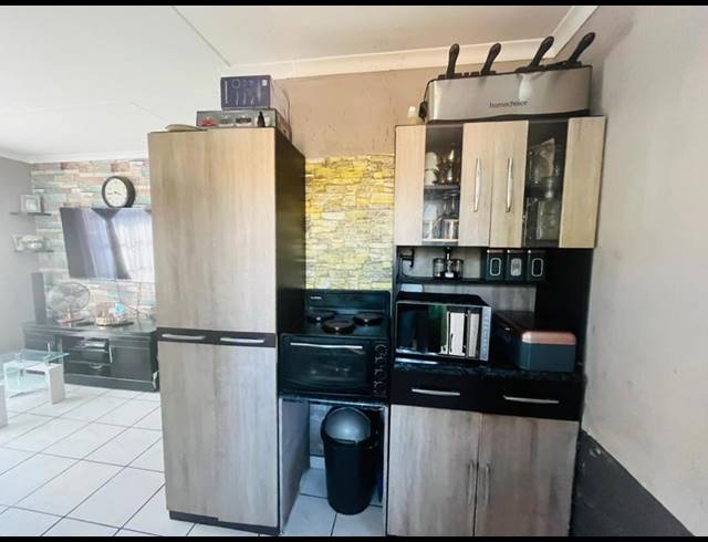 2 BEDROOM HOUSE FOR SALE IN MABOPANE UNIT S